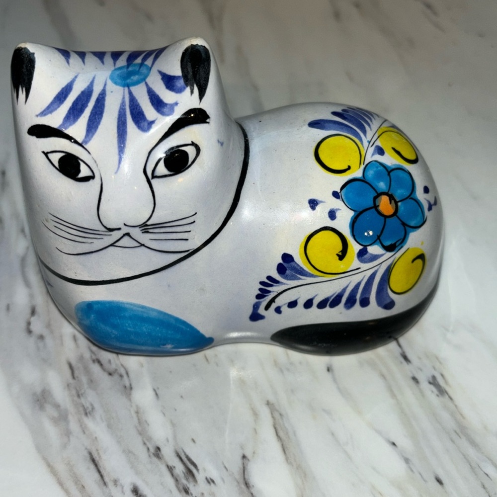Tonala pottery hand painted Mexican sitting cat signed